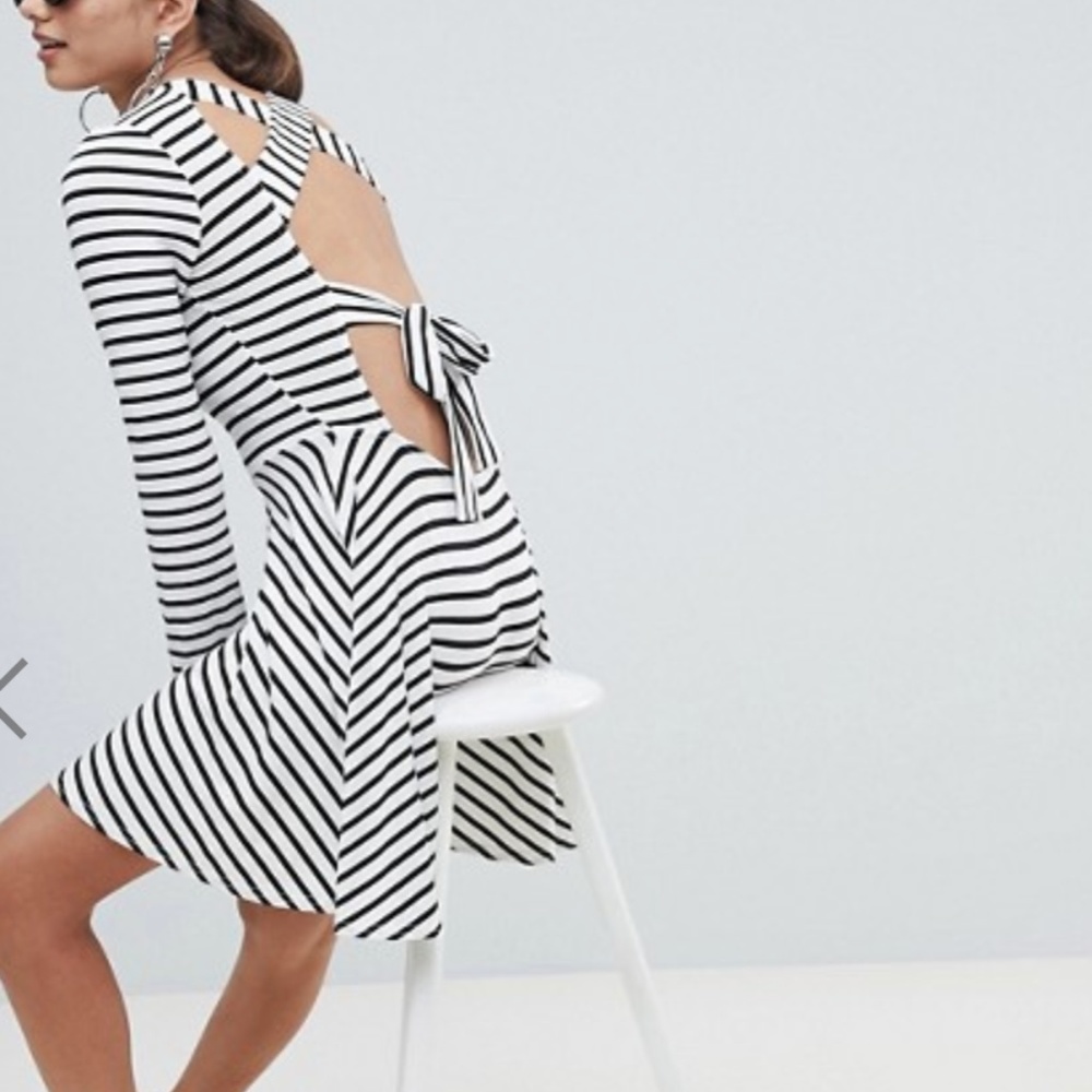 LAST ONE |PrettyLittleThing Striped Tie Back Dress